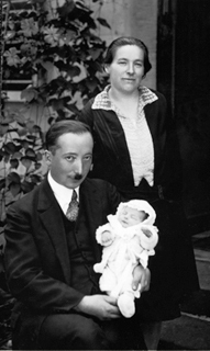 Foto von Adolphe und Emma Arnold mit der kleinen Simone, August 1930 Foto von Adolphe und Emma Arnold mit der kleinen Simone, August 1930