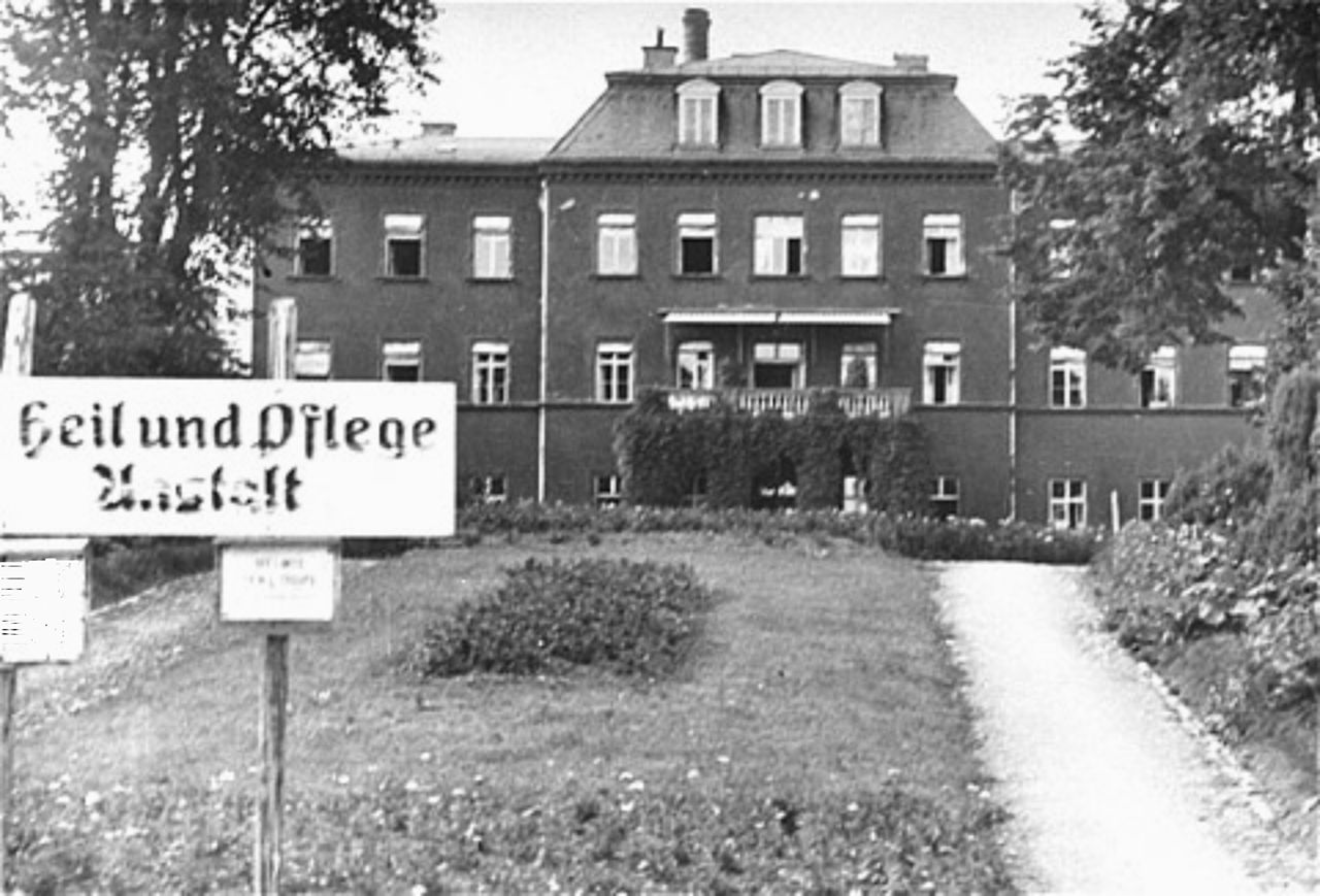 Über ein Jahr war Ernst in dieser Anstalt in Kaufbeuren untergebracht Über ein Jahr war Ernst in dieser Anstalt in Kaufbeuren untergebracht