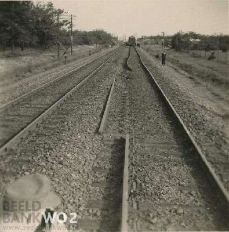 Sabotage von Bahnschienen war ein wichtiger Bestandteil der Widerstandsarbeit. So waren die Transportwege für Waffen und Material, das den Besatzern nutzen konnte, unterbrochen. Meist wurden die Gleise mit Hilfe von Sprengstoff zerstört. Das Foto von einem beschädigten Bahngleis entstand am 18. August 1944 im niederländischen Limburg.