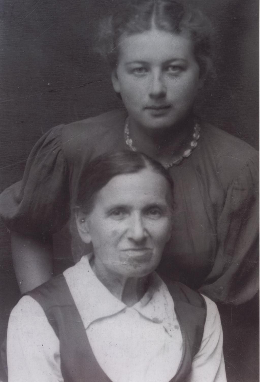 Foto von Koljas Mutter und seiner Schwester