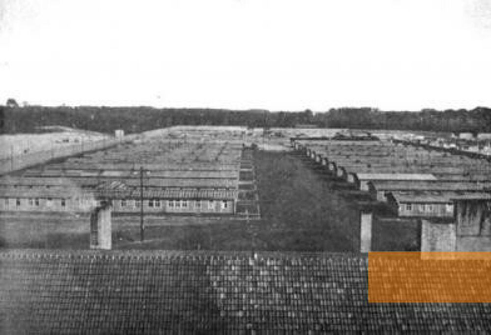 Baracken im Konzentrationslager Ravensbrück. Dieses Foto wurde vermutlich um 1939/1940 aufgenommen. Im Laufe der Jahre wurde das Lager immer weiter ausgebaut.