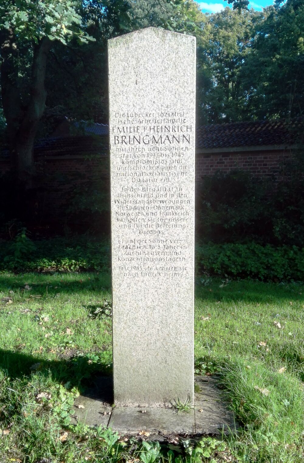 Gedenkstein der Familie Bringmann auf dem Vorwerker Friedhof