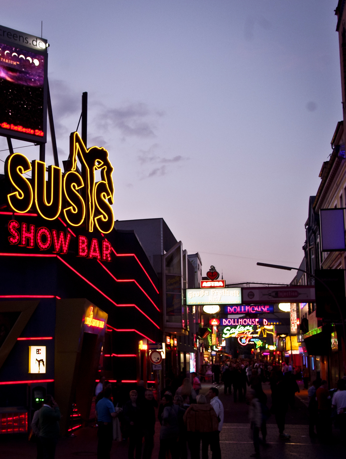 Fotoaufnahme der Reeperbahn Fotoaufnahme der Reeperbahn