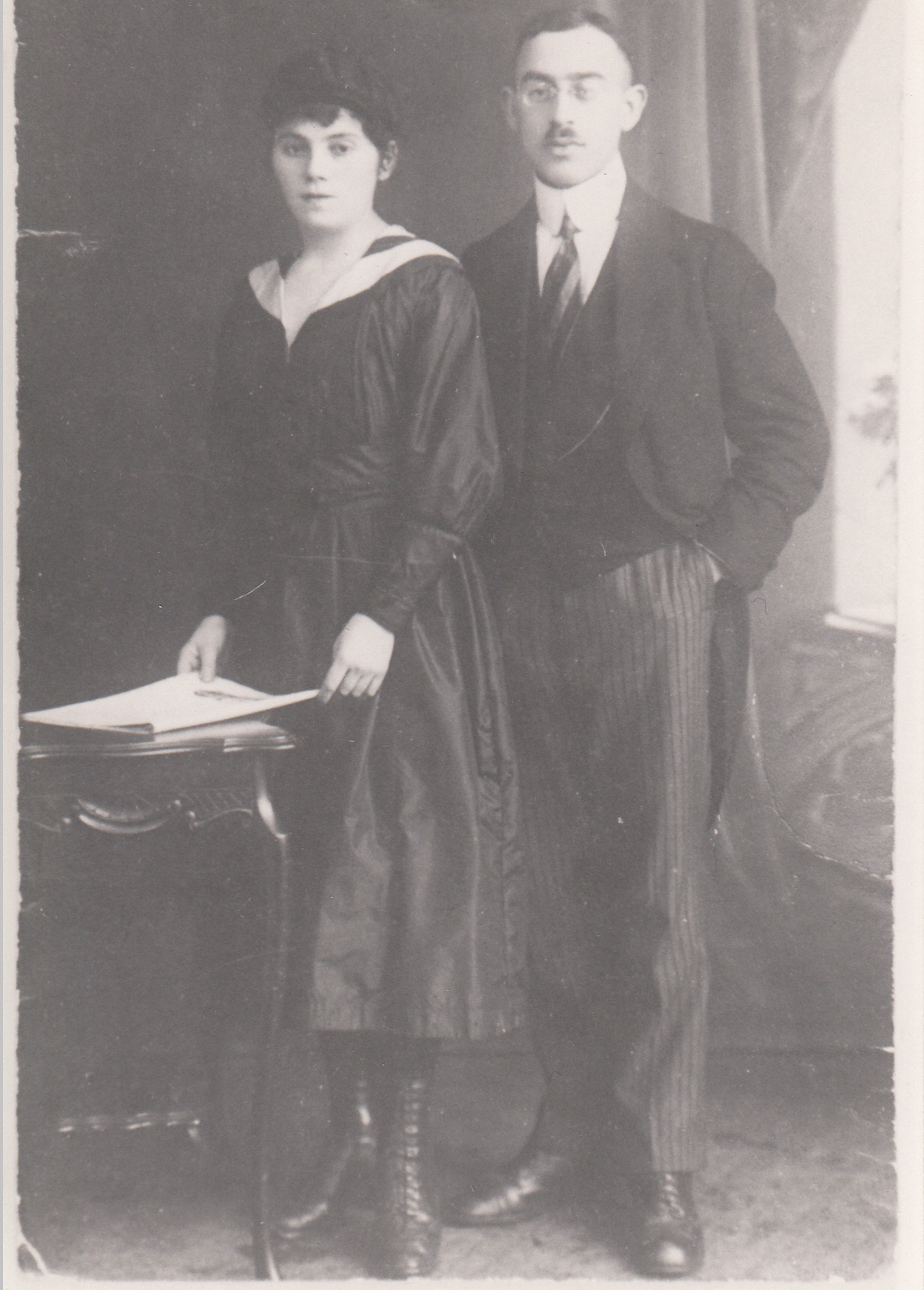 1922/23: Die Eltern Paul (1894–1958) und Martha Markowsky, geborene Klinger (1897–1945). 1922/23: Die Eltern Paul (1894–1958) und Martha Markowsky, geborene Klinger (1897–1945).