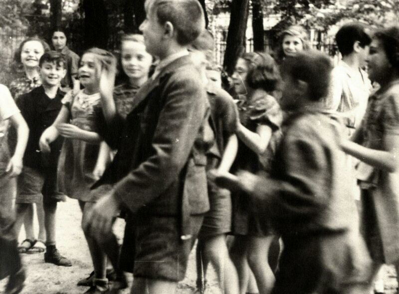 Aufnahmen aus einem Propagandafilm über Theresienstadt von 1944