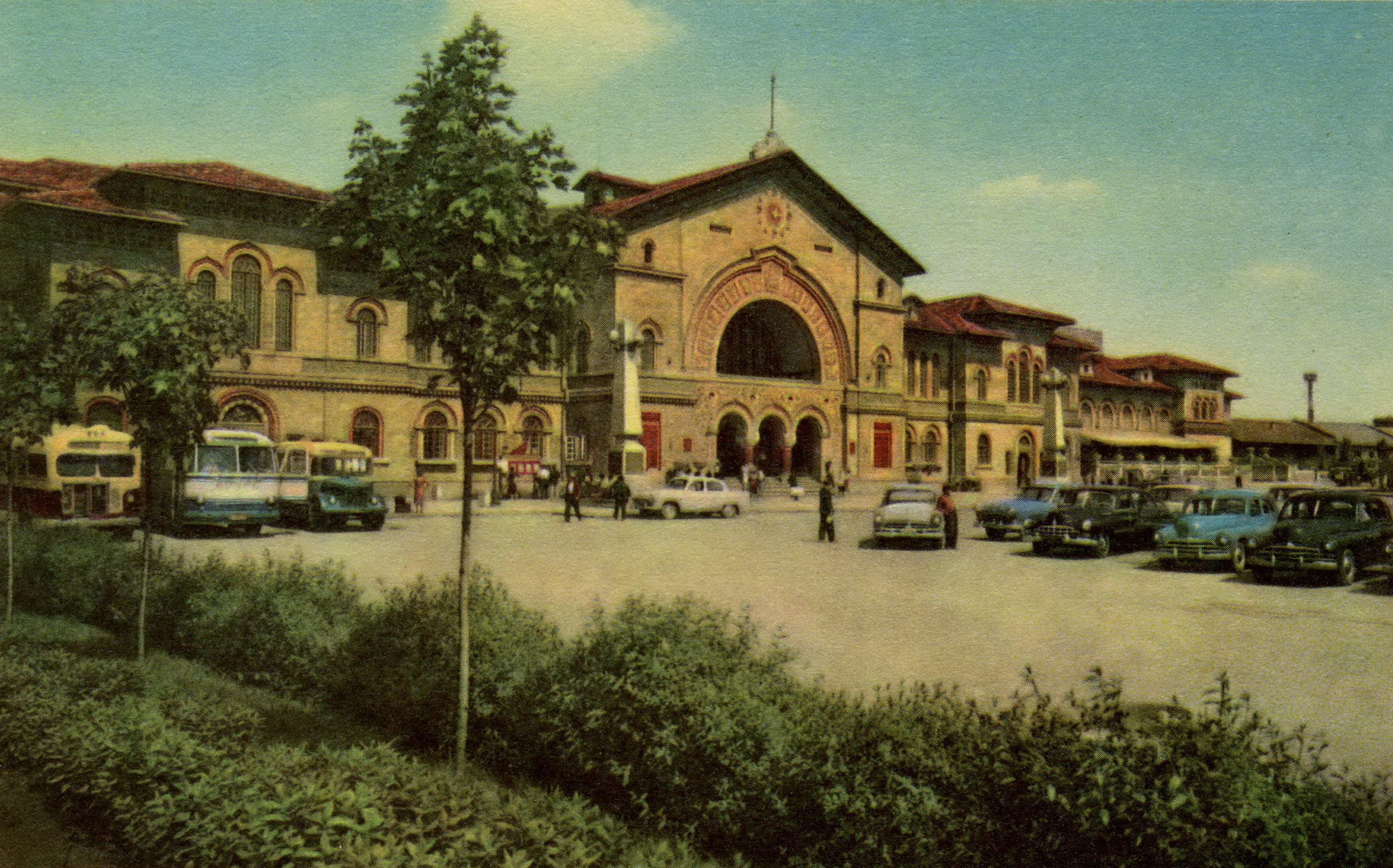 Der Hauptbahnhof von Kischinew, wo Nechama Markowsky im April 1949 ankommt. Sie
bleibt 41 Jahre in der Stadt. Der Hauptbahnhof von Kischinew, wo Nechama Markowsky im April 1949 ankommt. Sie
bleibt 41 Jahre in der Stadt.