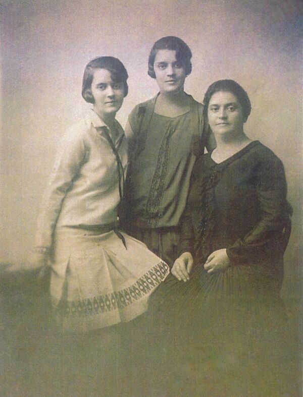 Dudu Beraha mit ihren Töchtern