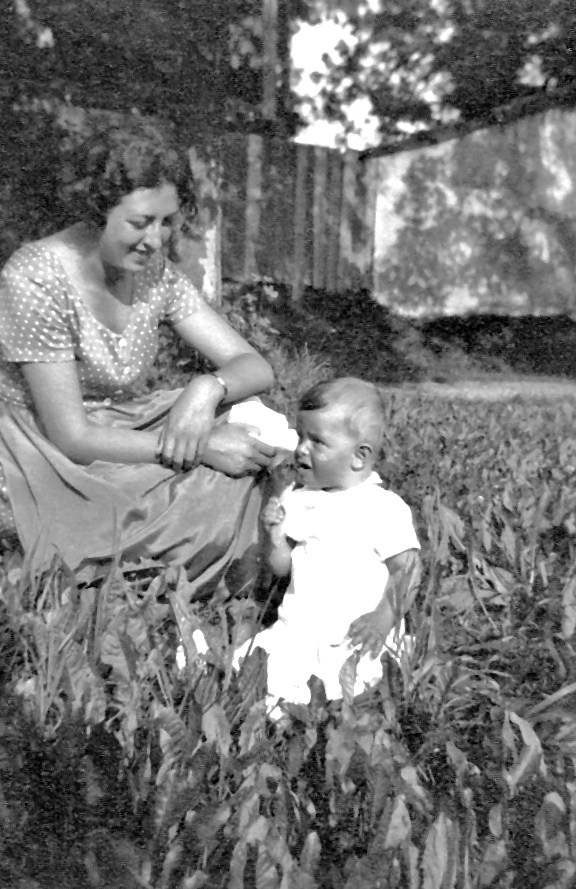 Pavel Taussig mit seiner Mutter Pavel Taussig mit seiner Mutter
