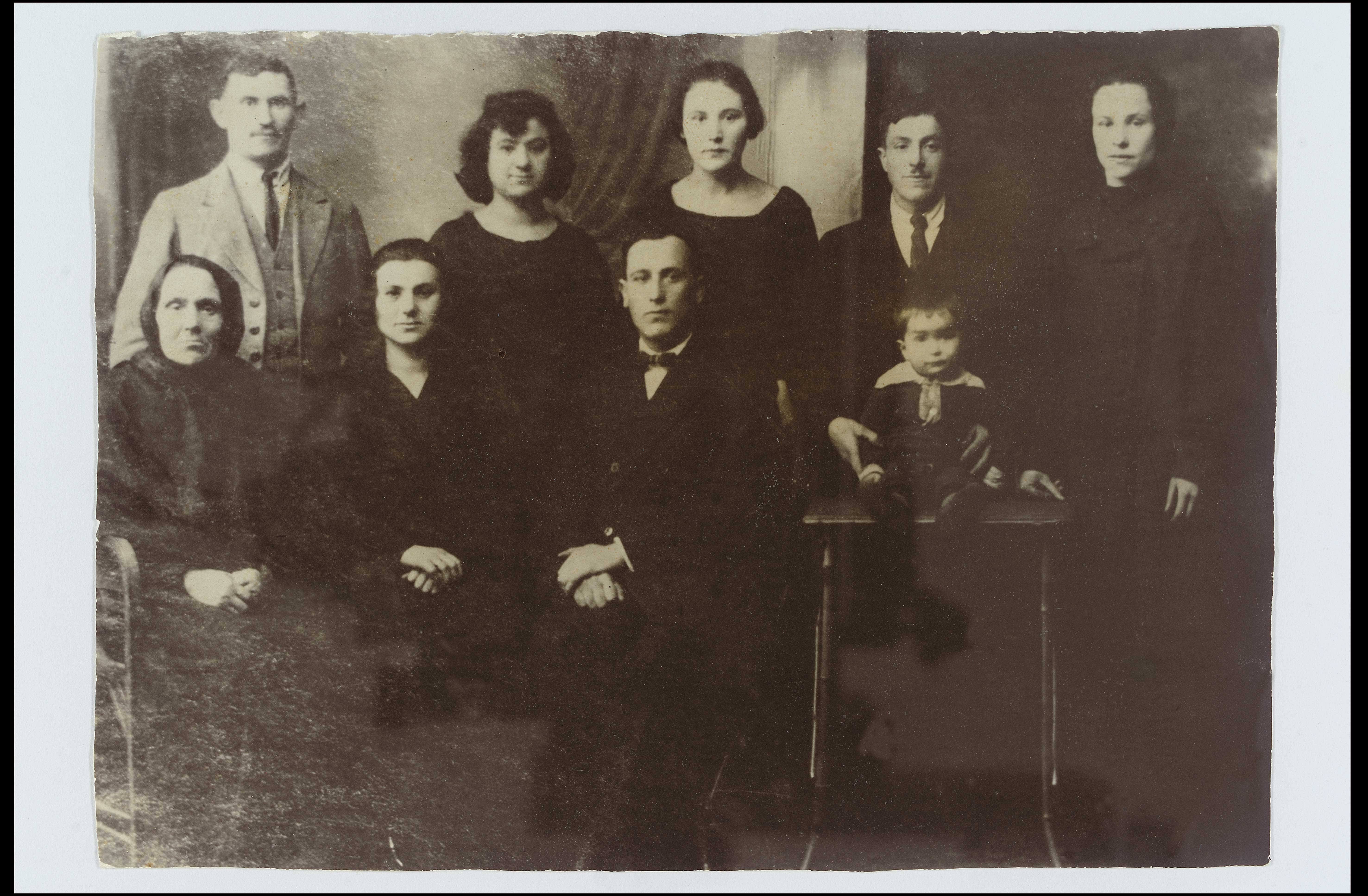 Dieses Familienfoto wurde ein paar Jahre vor Jacks Geburt in Korelicze aufgenommen. Dieses Familienfoto wurde ein paar Jahre vor Jacks Geburt in Korelicze aufgenommen.