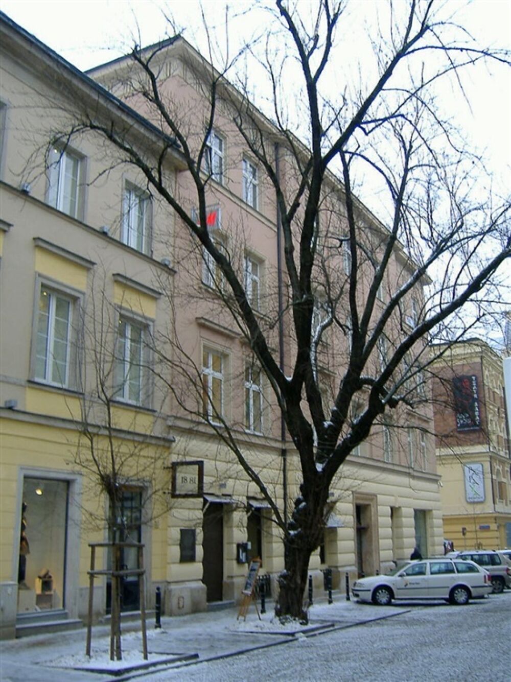 Foto von Zofias ehemaliger Schule in Warschau