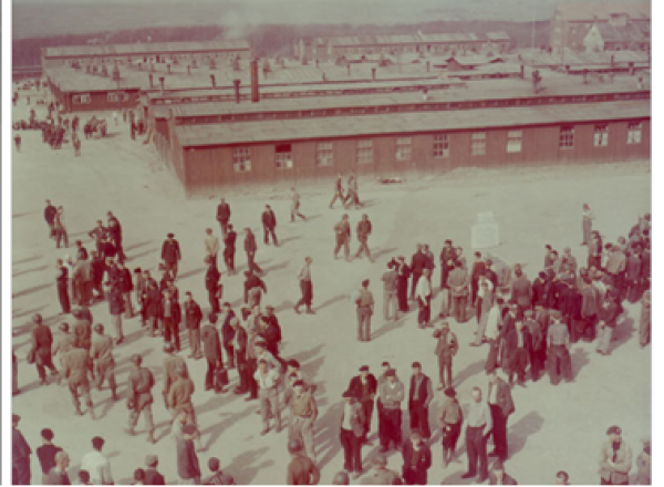 Der Appellplatz des KZ Buchenwald kurz nach der Befreiung