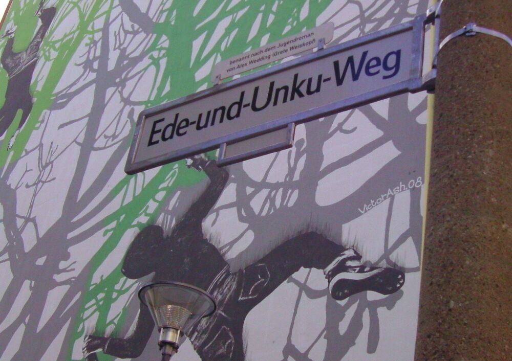 Foto des Straßenschildes vom Ede-und-Unku-Weg