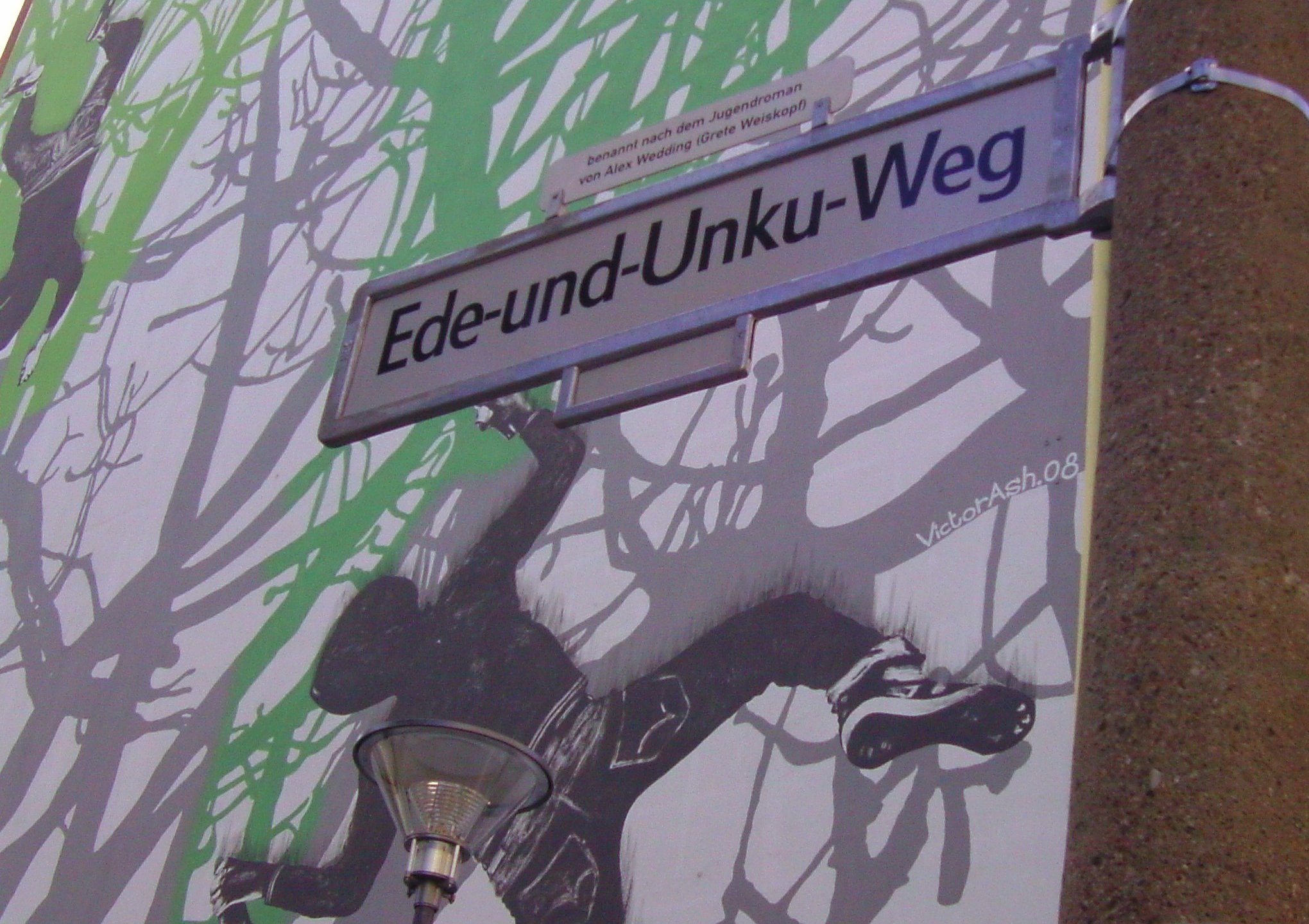 Foto des Straßenschildes vom Ede-und-Unku-Weg Foto des Straßenschildes vom Ede-und-Unku-Weg
