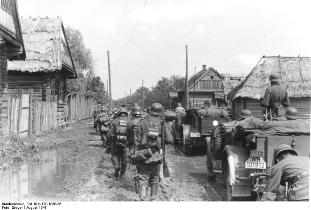 Foto mit deutschen Soldaten, 1941 bei Minsk