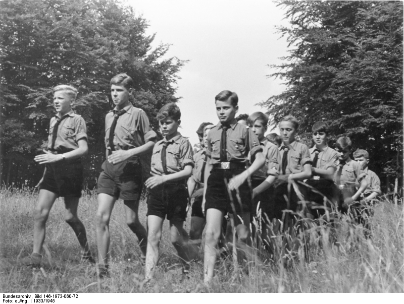 Foto von Hitlerjungen bei einer Wanderung