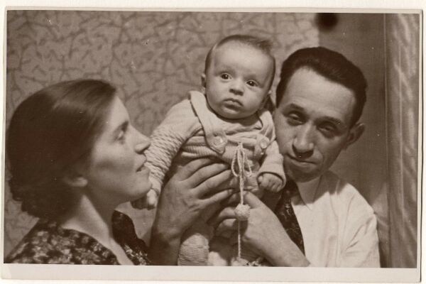 Foto des kleinen Jankusch mit seinen Eltern