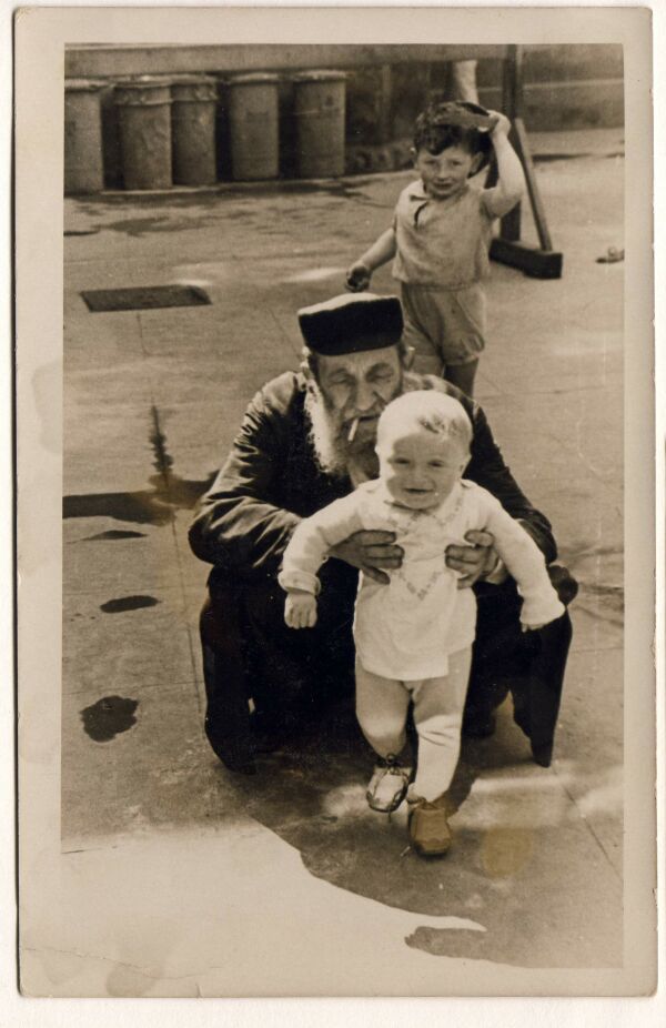 Foto von Jankusch mit seinem Opa Szmuel