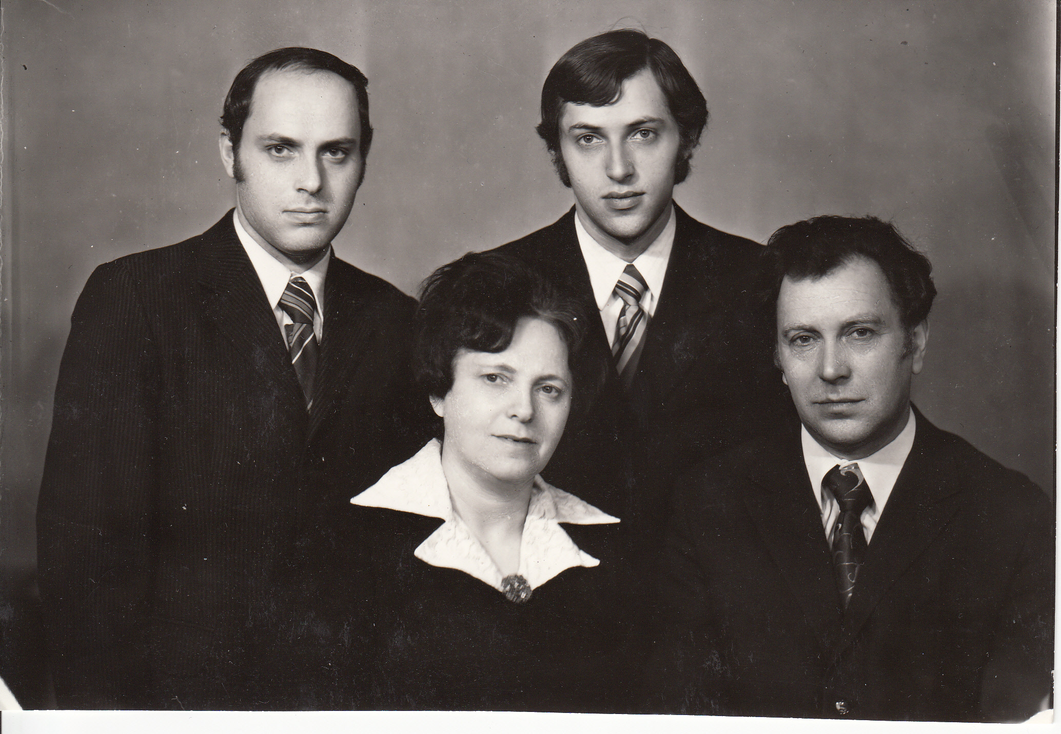 Kischinew, 1974: das letzte Familienbild; v. l. n. r.: Nissel (Numa), Eduard (Edik), Samuel
(Schmuel) und Nechama Drober.