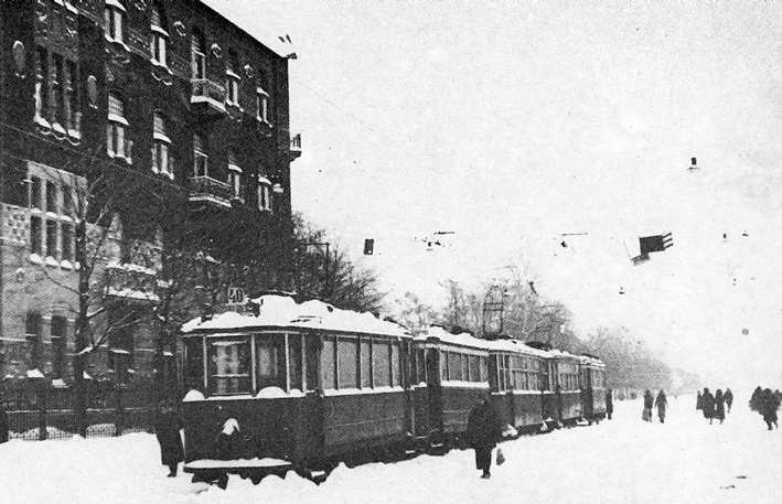 Foto einer eingefrorenen Straßenbahn Foto einer eingefrorenen Straßenbahn