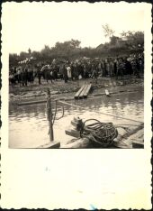 Historische Aufnahme eines Floßes über den Fluss Dnjestr bei Mogilew-Podolsk