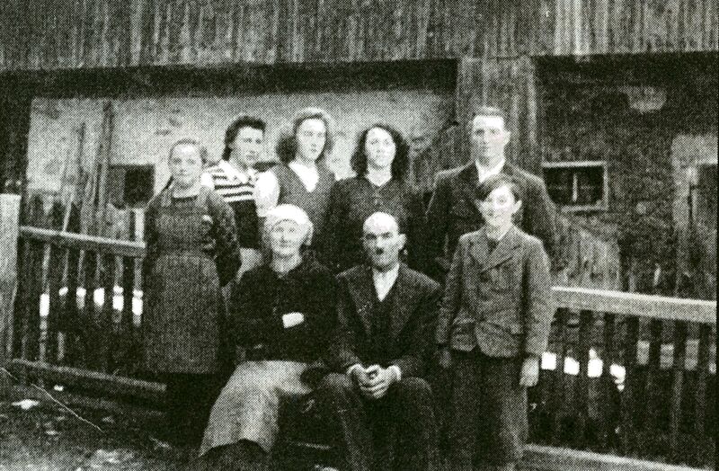 Foto von einem Teil der Familie Kokot nach dem Krieg