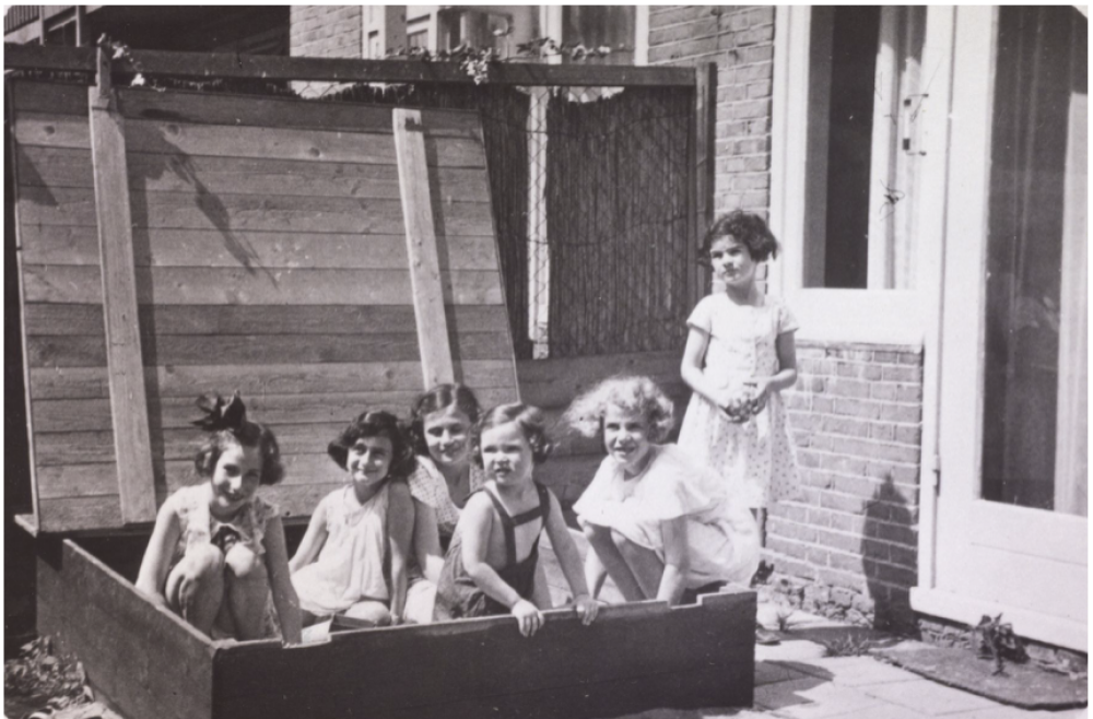 Anne mit Freundinnen, Sommer 1937