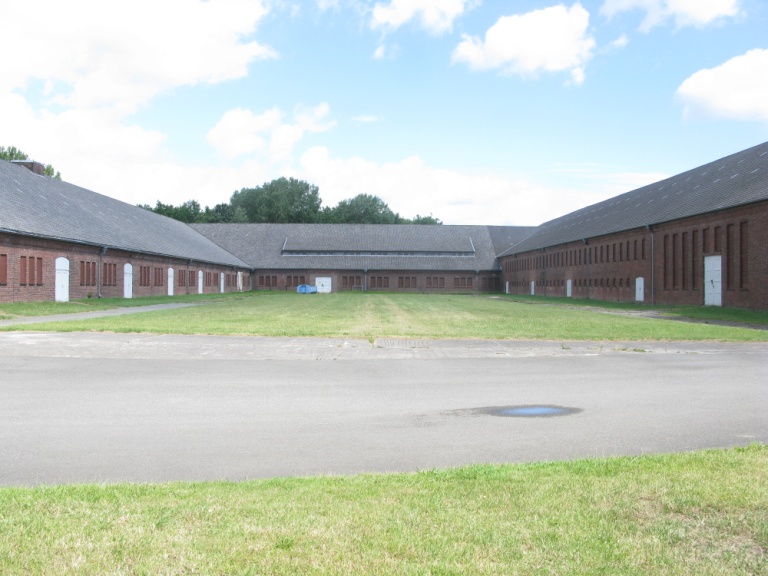 Fotografie des Klinkerwerks auf dem Gelände der KZ-Gedenkstätte Neuengamme Fotografie des Klinkerwerks auf dem Gelände der KZ-Gedenkstätte Neuengamme