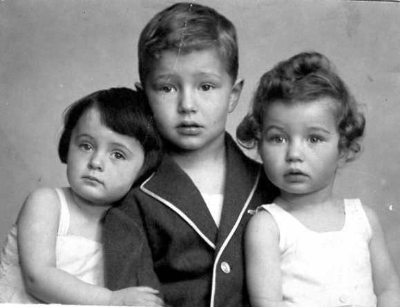 Kinderfoto von Sándor, seiner Schwester und seiner Cousine