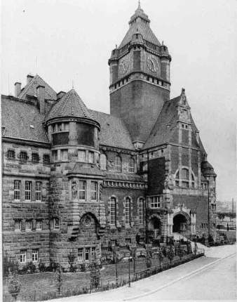 Historische Aufnahme des ehemaligen Königlich-Sächsischen Landgerichts am Münchner Platz in Dresden