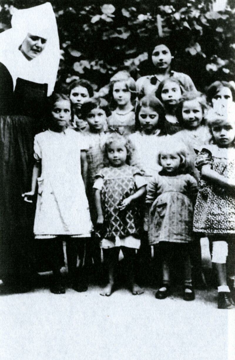 Foto von Angela und anderen Kindern in Mulfingen