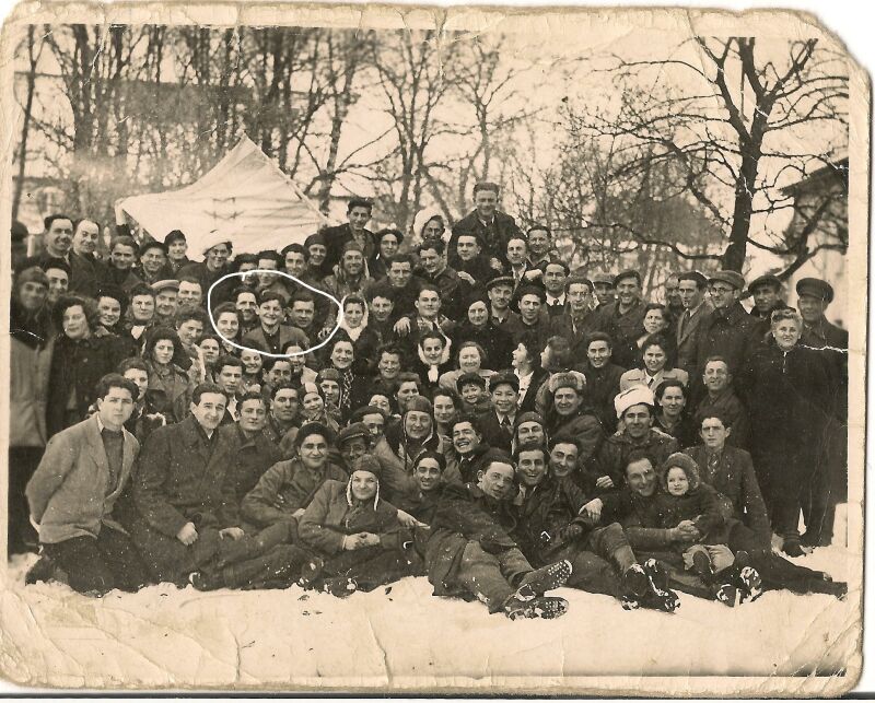 Gruppenfoto im DP-Lager Landsberg am Lech, 1947