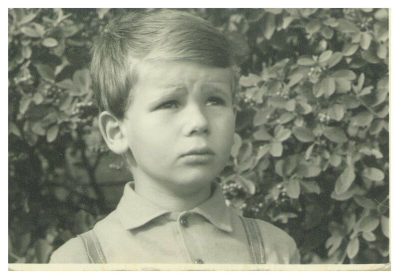 Phillip Wolanski, Sabinas Sohn, im Alter von sieben Jahren