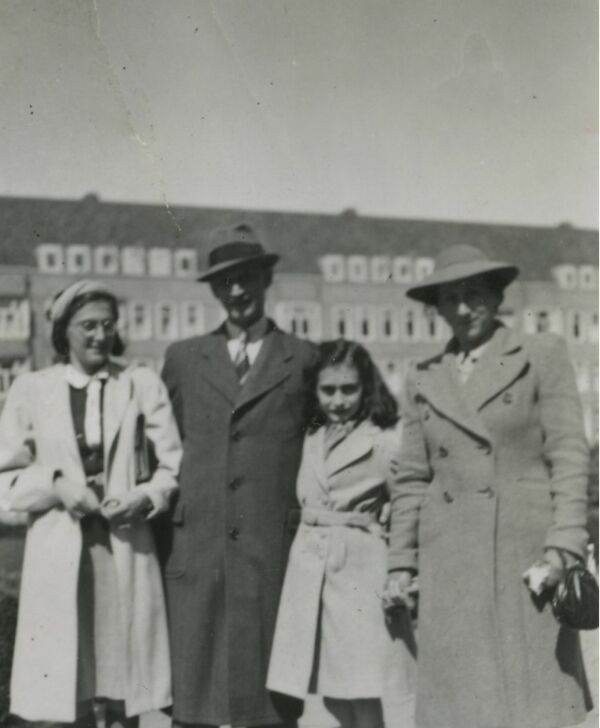 Anne mit ihrer Familie in Amsterdam, um 1940