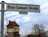 Straßenschild der Erna-Samuel-Straße in Berlin-Moabit