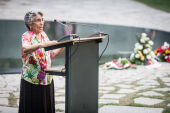 Zilli während einer Gedenkveranstaltung am Denkmal für die im Nationalsozialismus ermordeten Sinti und Roma Europas