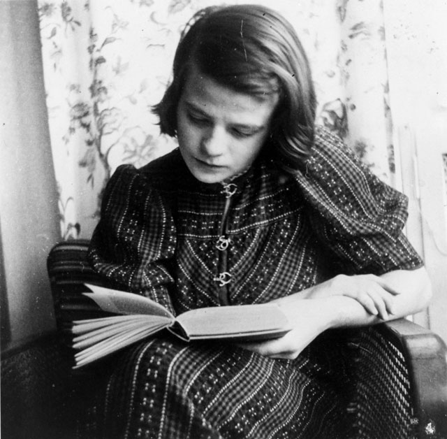 Foto von Sophie um 1940/41 Foto von Sophie um 1940/41
