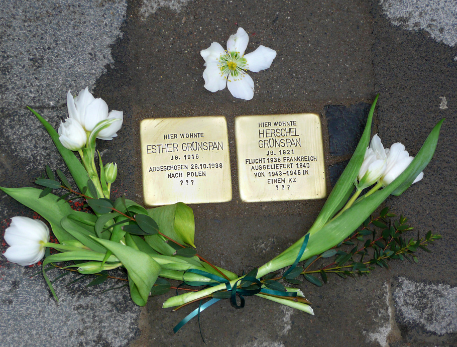 Foto von Stolpersteinen für Herschel und seine Schwester