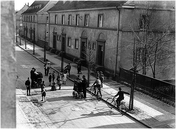 Foto von Straßenmusikanten in Berlin Neukölln, 1930