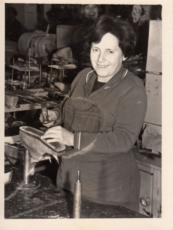 Kischinew, 1970: Nechama Drober in der Schuhfabrik Zorila.