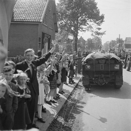 Die Befreiung von Utrecht am 7. Mai 1945 durch Soldaten der First Canadian Army. © Nationaal Archief, CC0 (http://hdl.handle.net/10648/ac081006-d0b4-102d-bcf8-003048976d84)