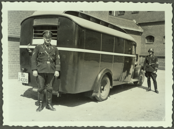 Foto eines Gefangenentransporters der Gestapo