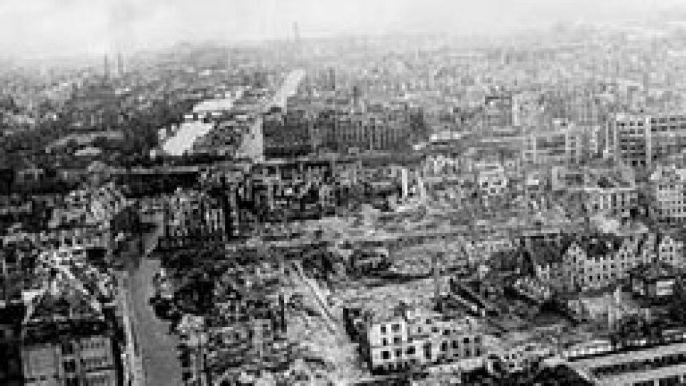 Eine Fotoaufnahme des zerstörten Hamburg