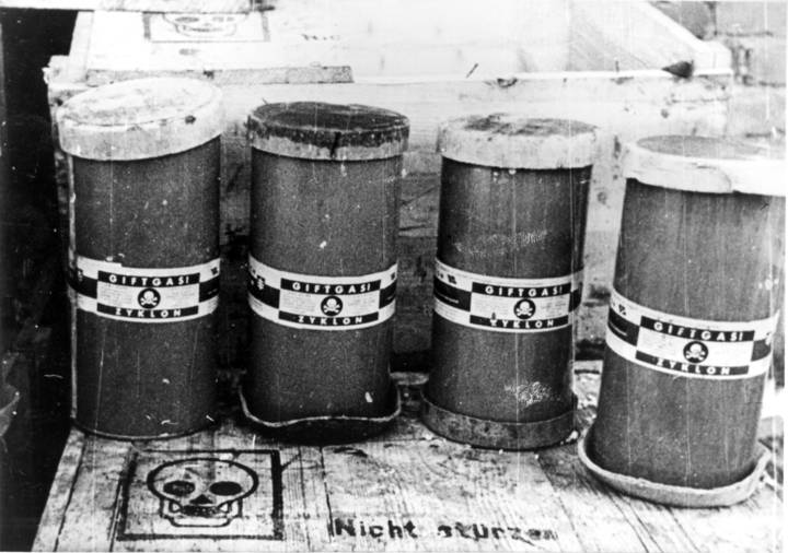 Foto von Zyklon-B-Dosen Foto von Zyklon-B-Dosen